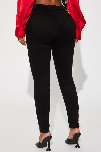 Skinny Jeans mit schmaler Taille - Schwarz